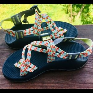 Chacos size 5 women’s